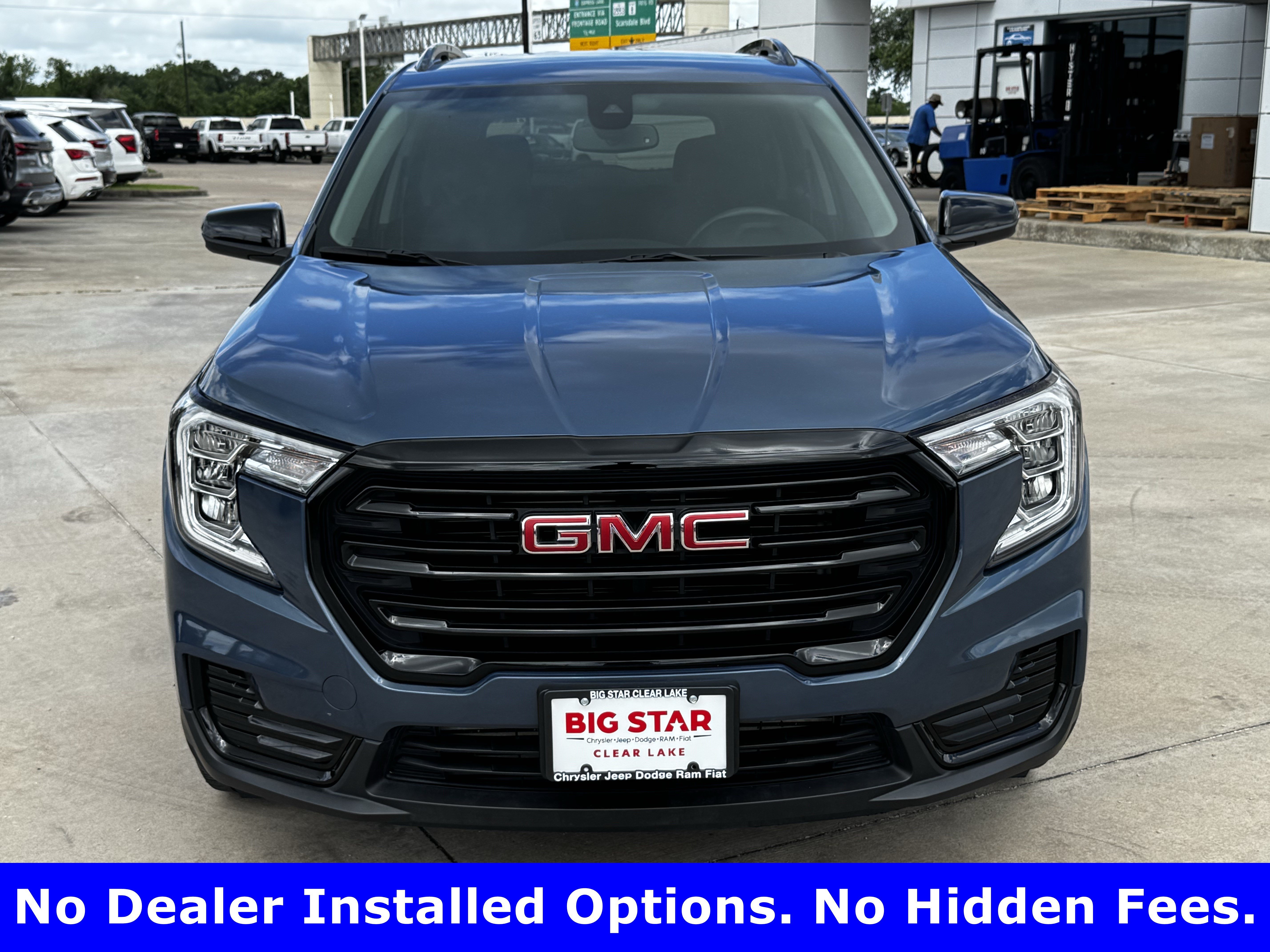 Used 2024 Downpour Metallic GMC SLE image 3