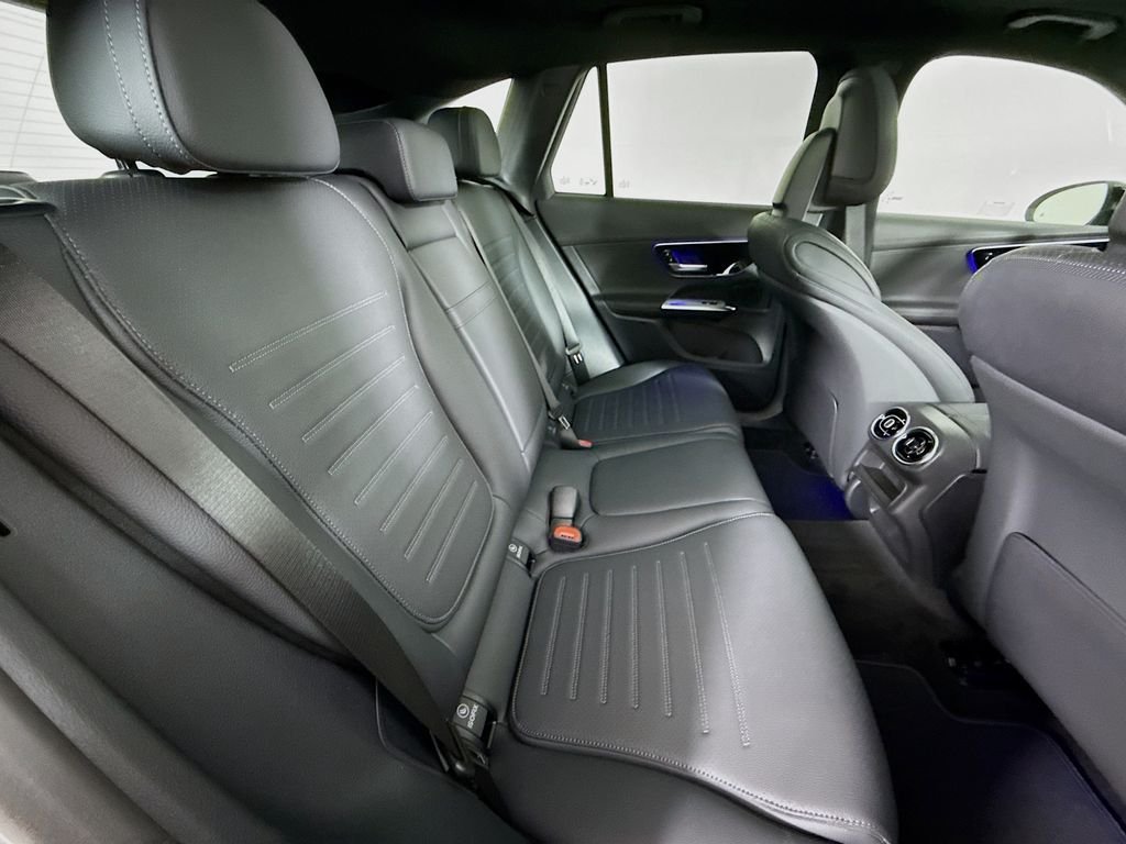New 2026 Polar White Mercedes-Benz GLC 300 image 29
