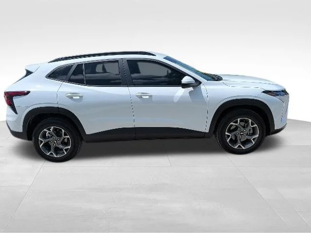 Used 2025 White Chevrolet LT image 2