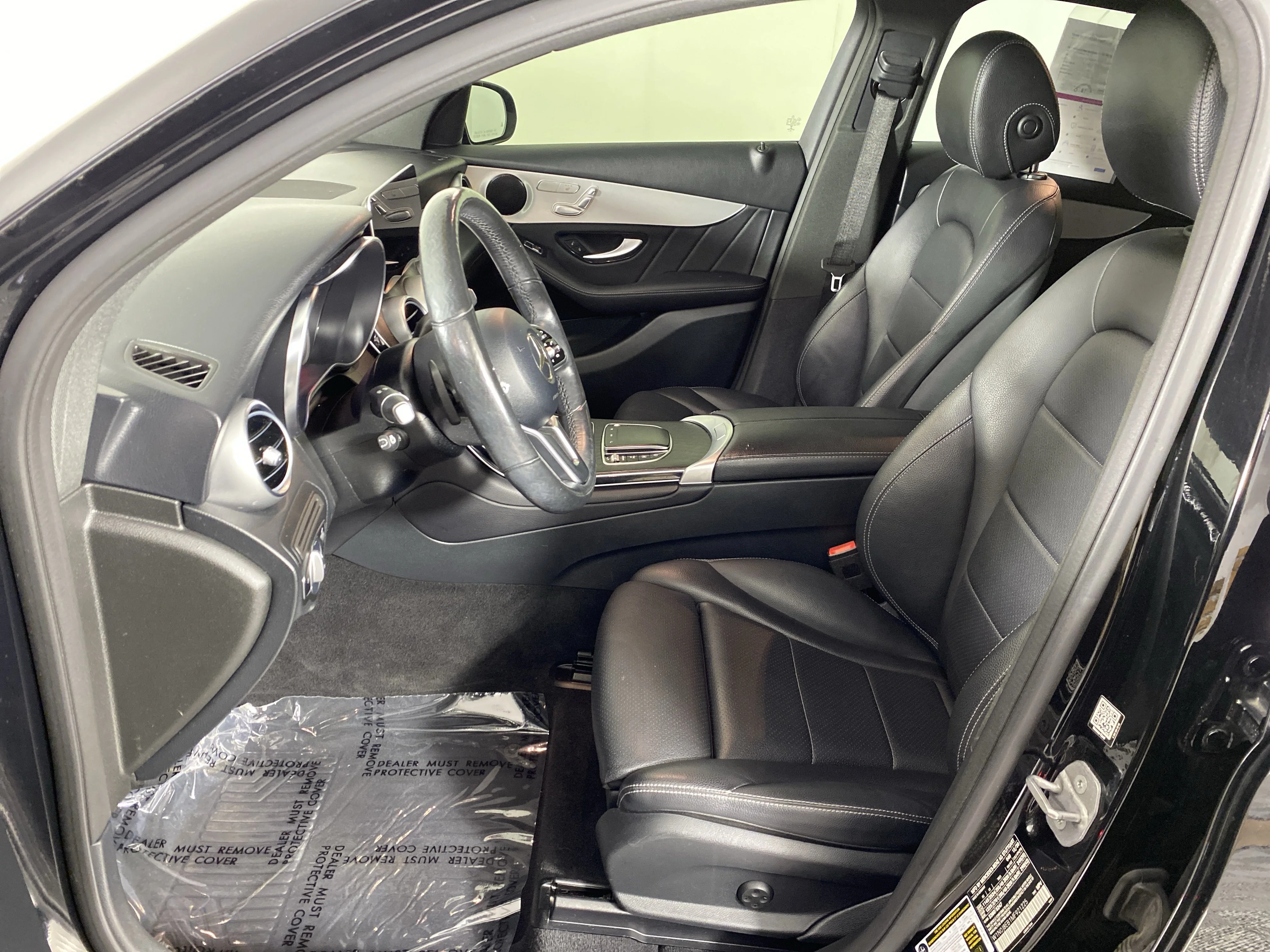 Used 2021 Obsidian Black Metallic Mercedes-Benz GLC 300 image 16