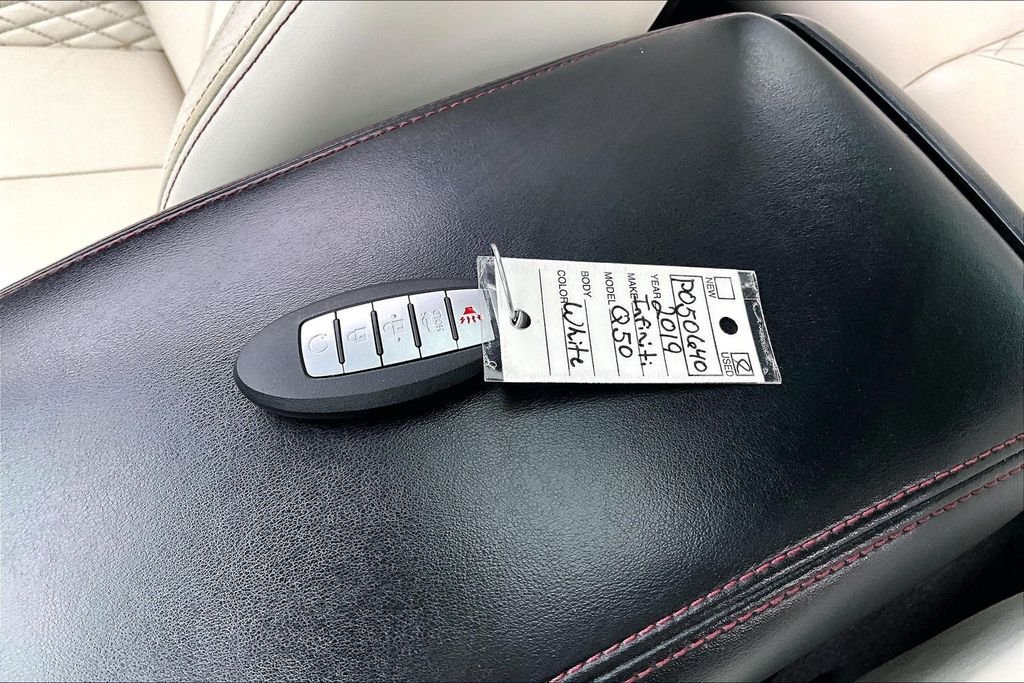Used 2019 White INFINITI Red Sport 400 image 10
