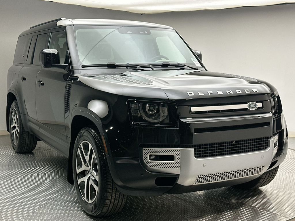 Used 2024 Santorini Black Metallic Land Rover S image 15