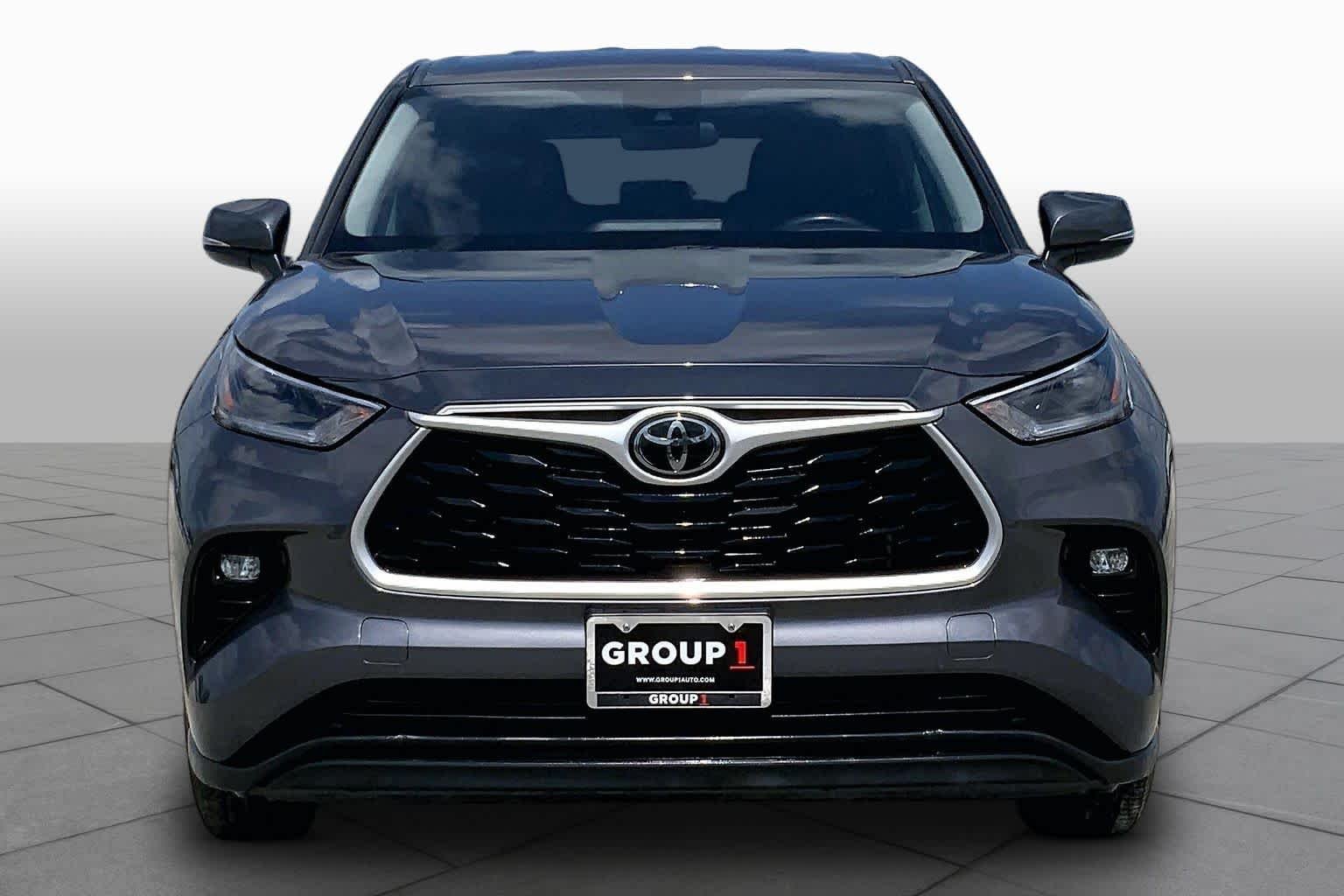 Used 2021 Magnetic Gray Metallic Toyota LE image 4