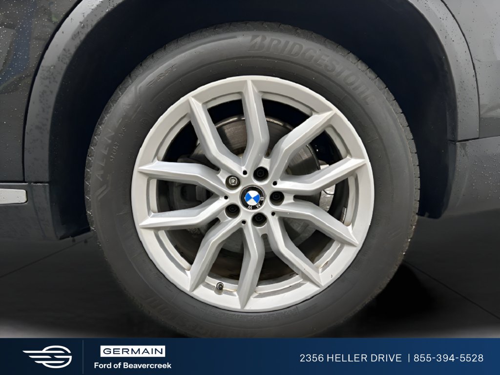 Used 2021 Black Sapphire Metallic BMW xDrive40i image 27