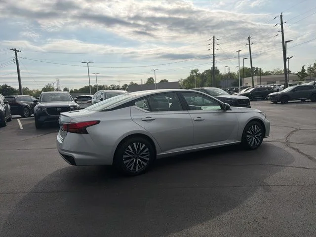 2025 Nissan Altima SV - Photo 7