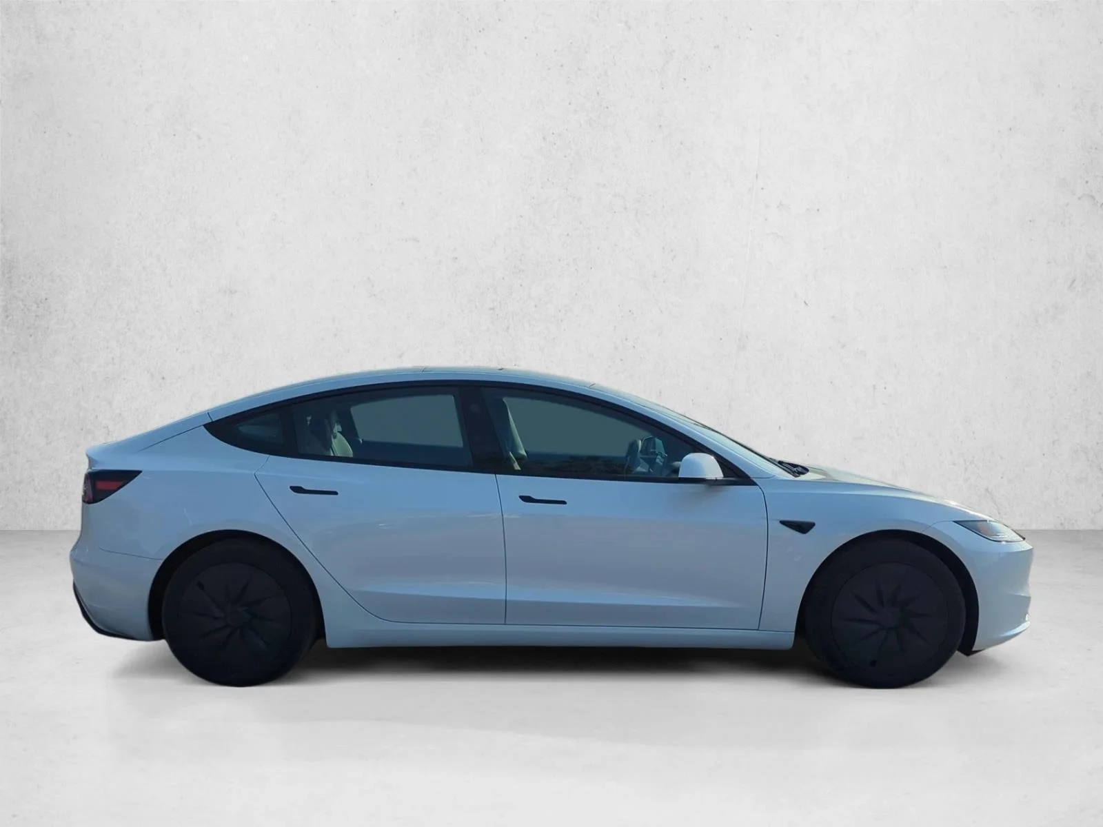 Used 2025 White Tesla Standard image 4