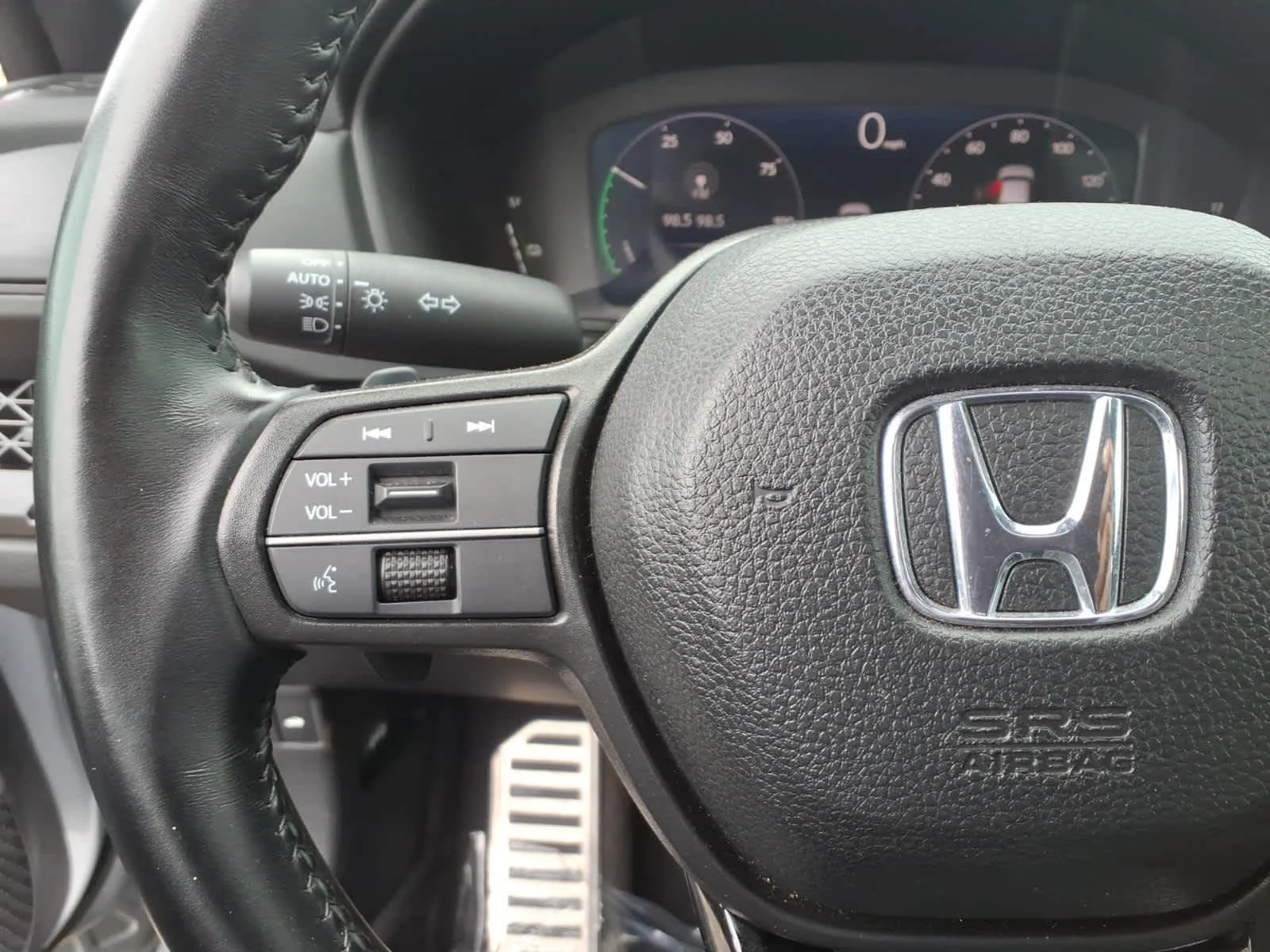 Certified Used 2025 Solar Silver Metallic Honda Sport-L image 22