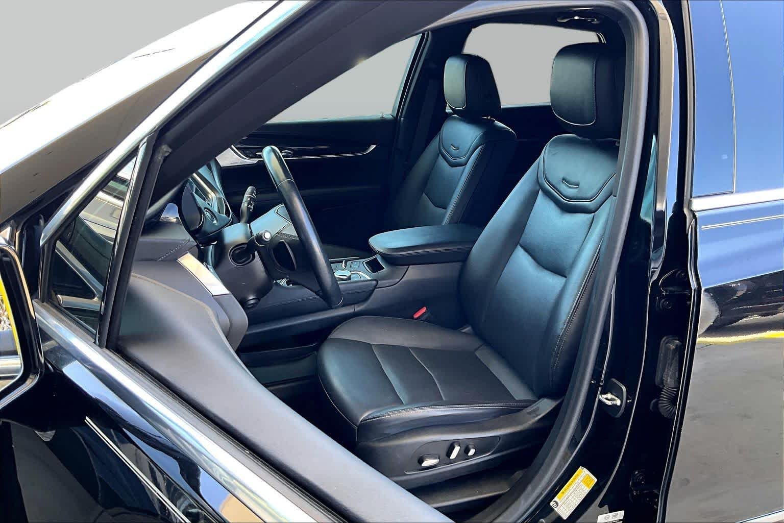 Pre-Owned 2023 Cadillac XT5 FWD Premium Luxury