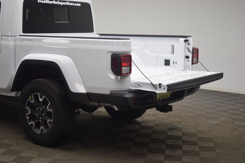 New 2026 Bright White Clear-Coat Exterior Paint Jeep Sahara image 11