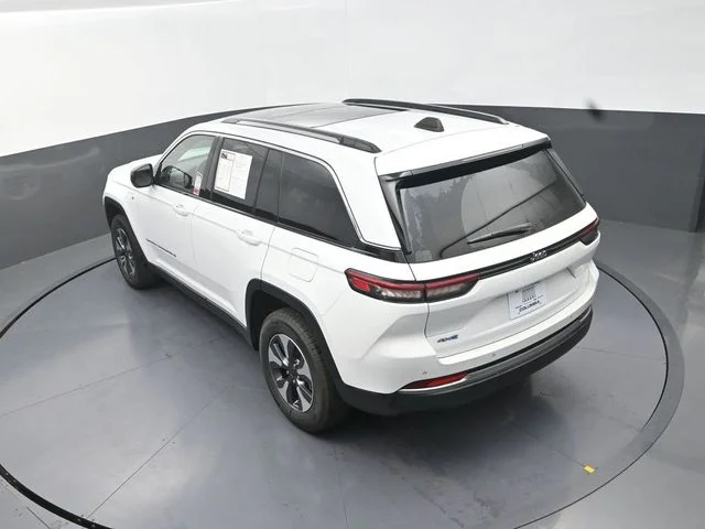 Used 2022 White Jeep 4xe image 15