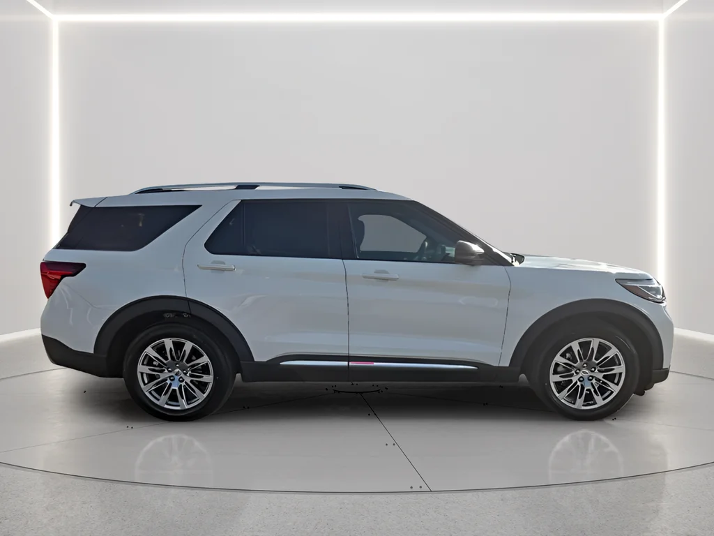 New 2026 Star White Metallic Tri-Coat Ford Platinum™ image 4