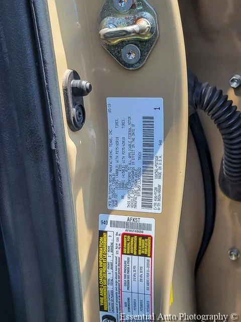Used 2018  Toyota SR5 image 32