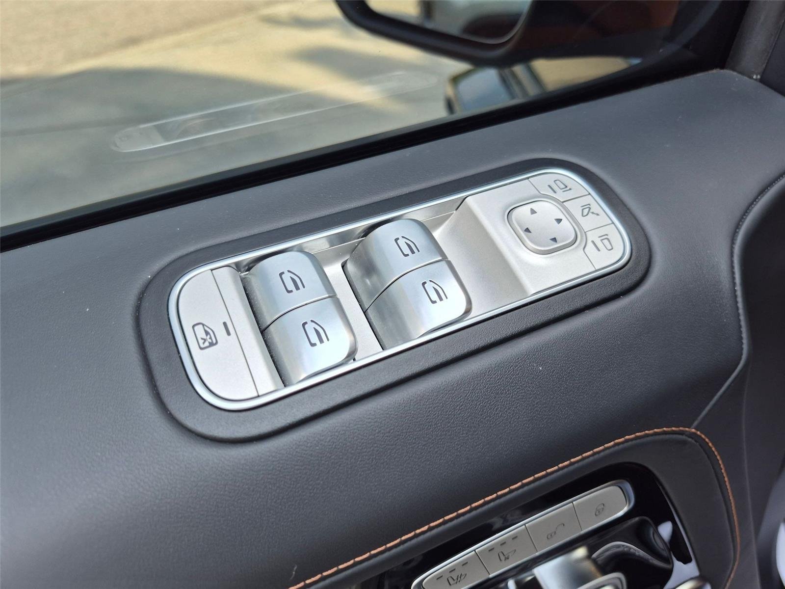 Used 2025  Mercedes-Benz G 550 image 13