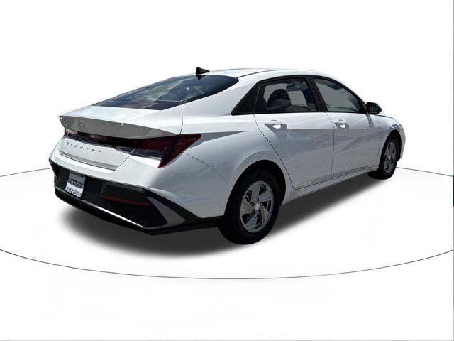 New 2026 Serenity White Hyundai SE image 3