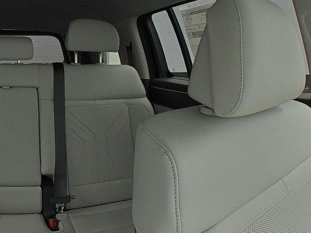 New 2027 White Hyundai SEL AWD image 39