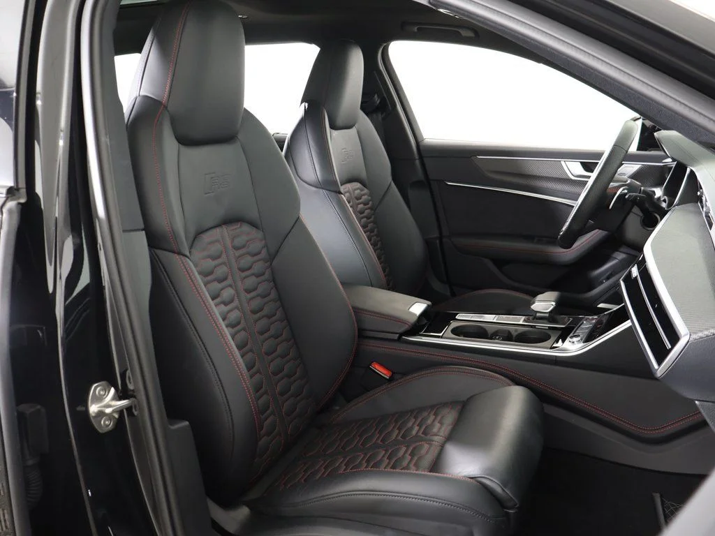 Used 2025 Mythos Black Metallic Audi 4.0T image 35