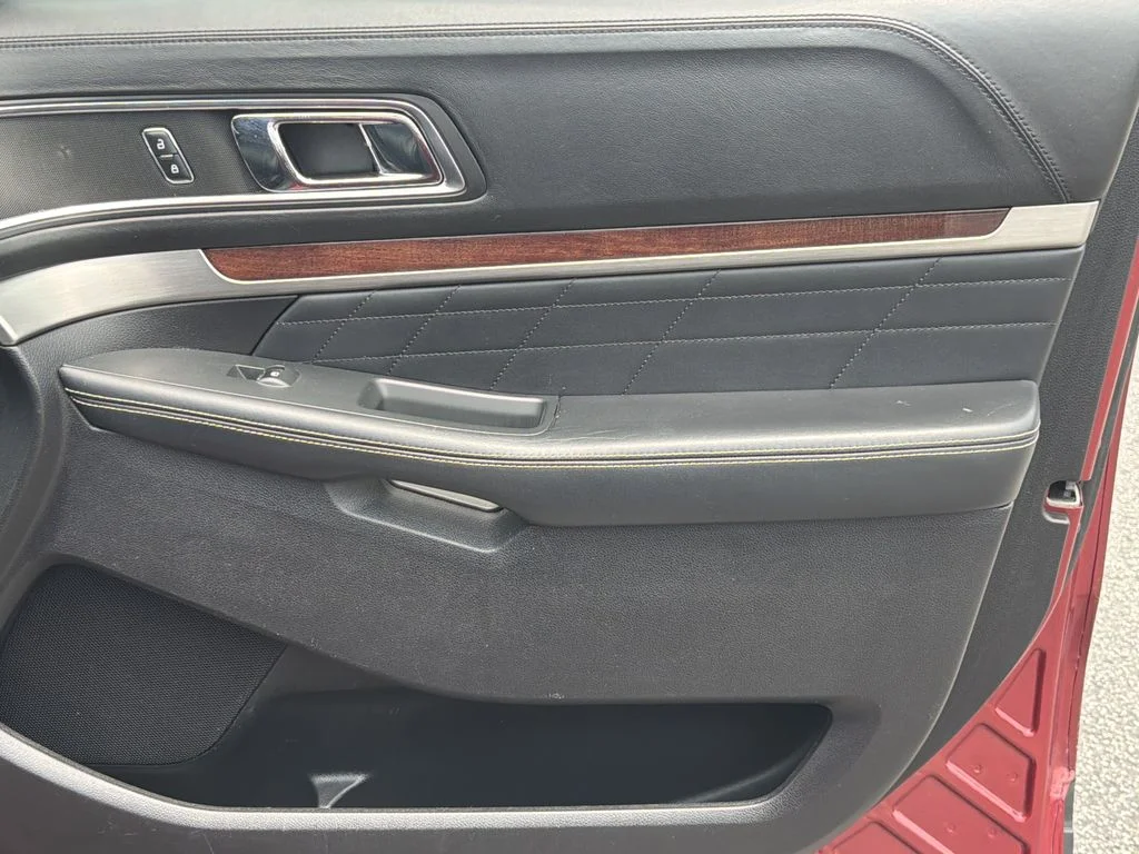 Used 2018 Red Ford Platinum image 10