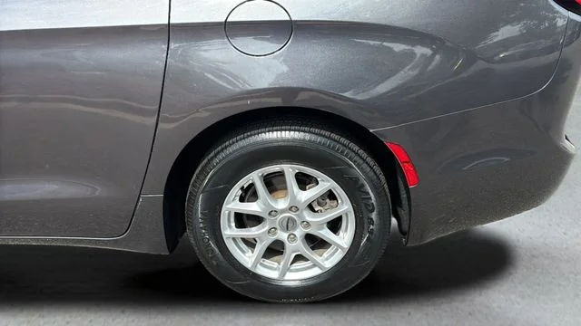 Used 2023 Gray Chrysler Touring L image 38