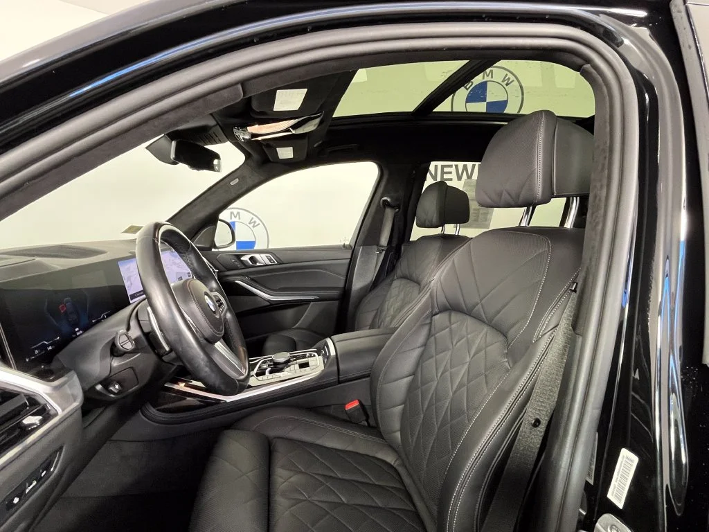 Used 2024 Black Sapphire Metallic BMW xDrive40i image 21