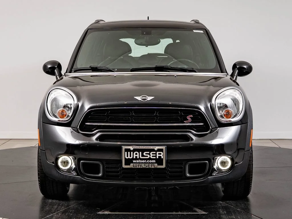 Used 2016 Absolute Black Metallic MINI  image 2
