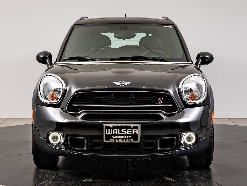 Used 2016 Absolute Black Metallic MINI  image 2