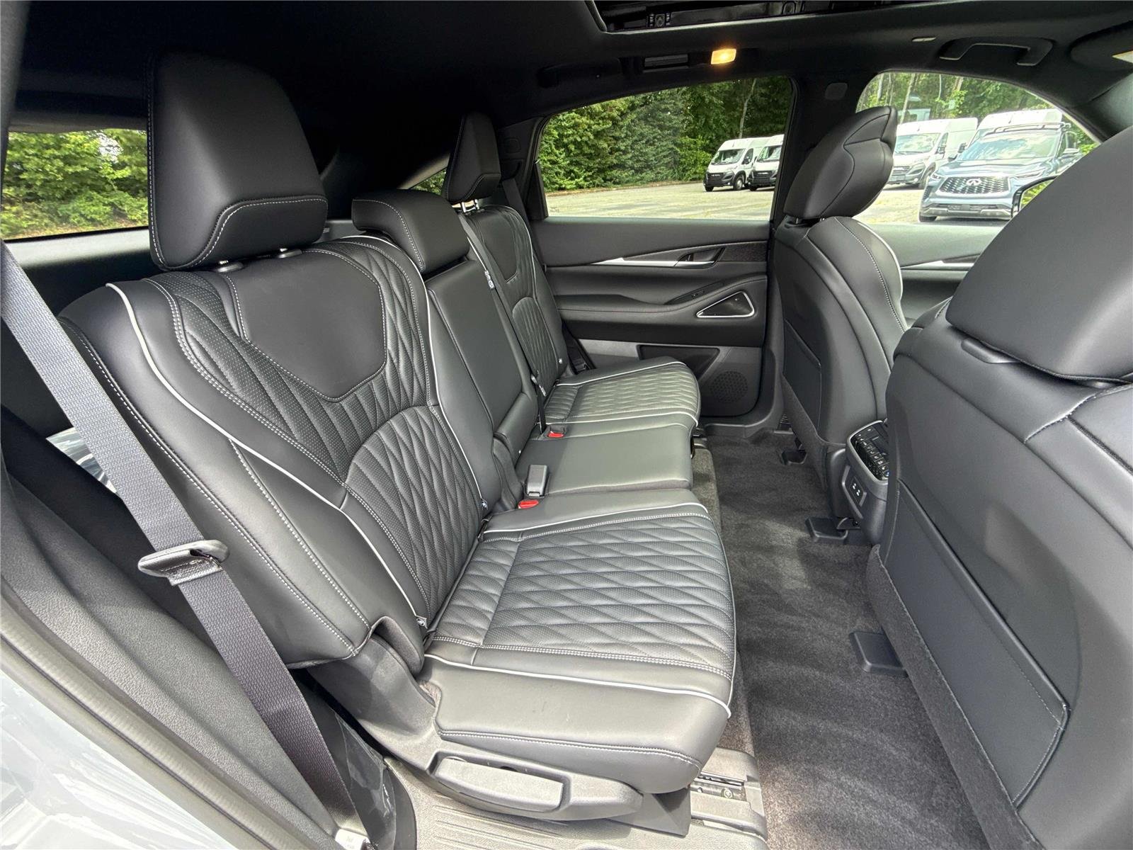 New 2027 2T HRBR GRAY INFINITI Autograph AWD image 28