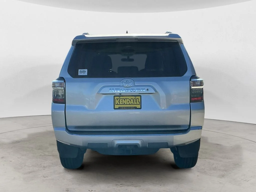 Used 2015 Silver Toyota SR5 image 6