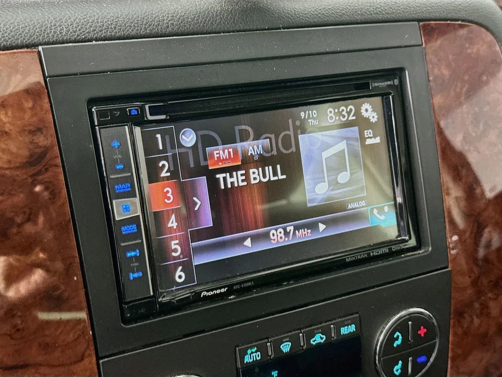 Used 2013 Mocha Steel Metallic Chevrolet LT image 15