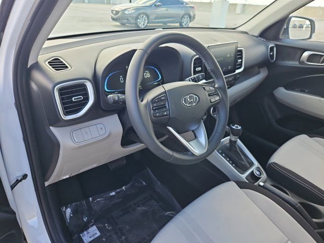 2025 Hyundai Venue SEL - Photo 13