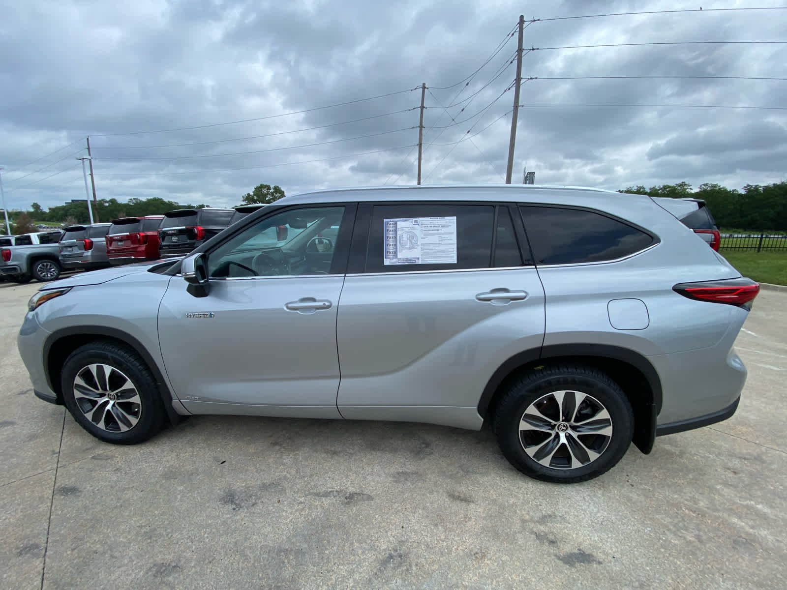 Used 2020  Toyota Hybrid XLE image 5