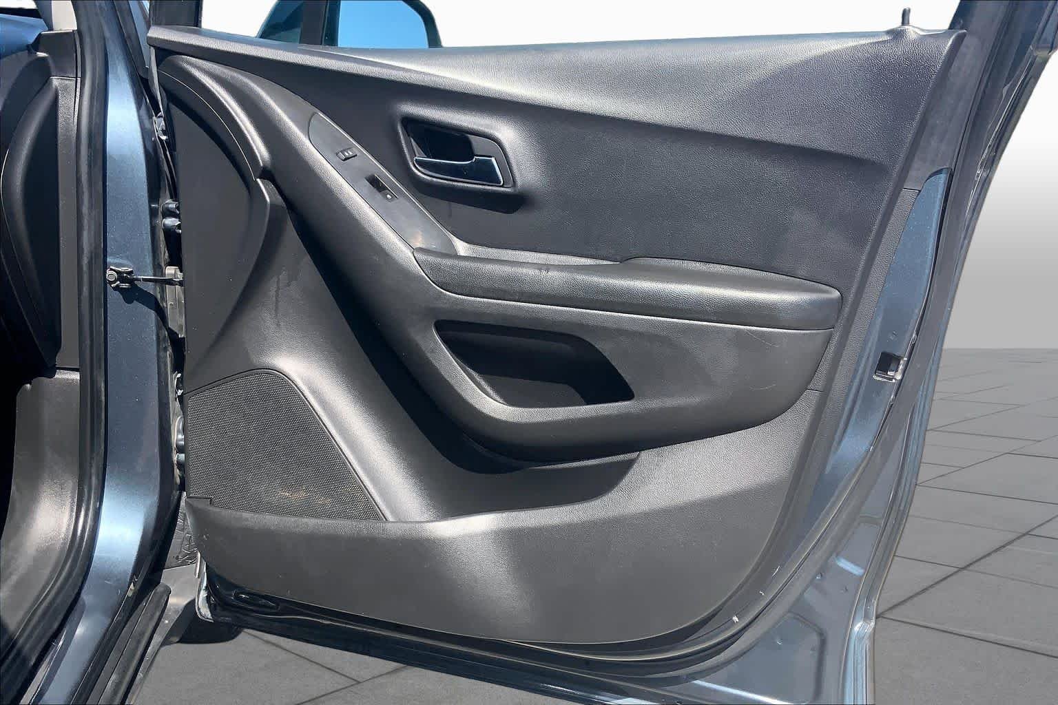 Used 2022 Shadow Gray Metallic Chevrolet LT image 22
