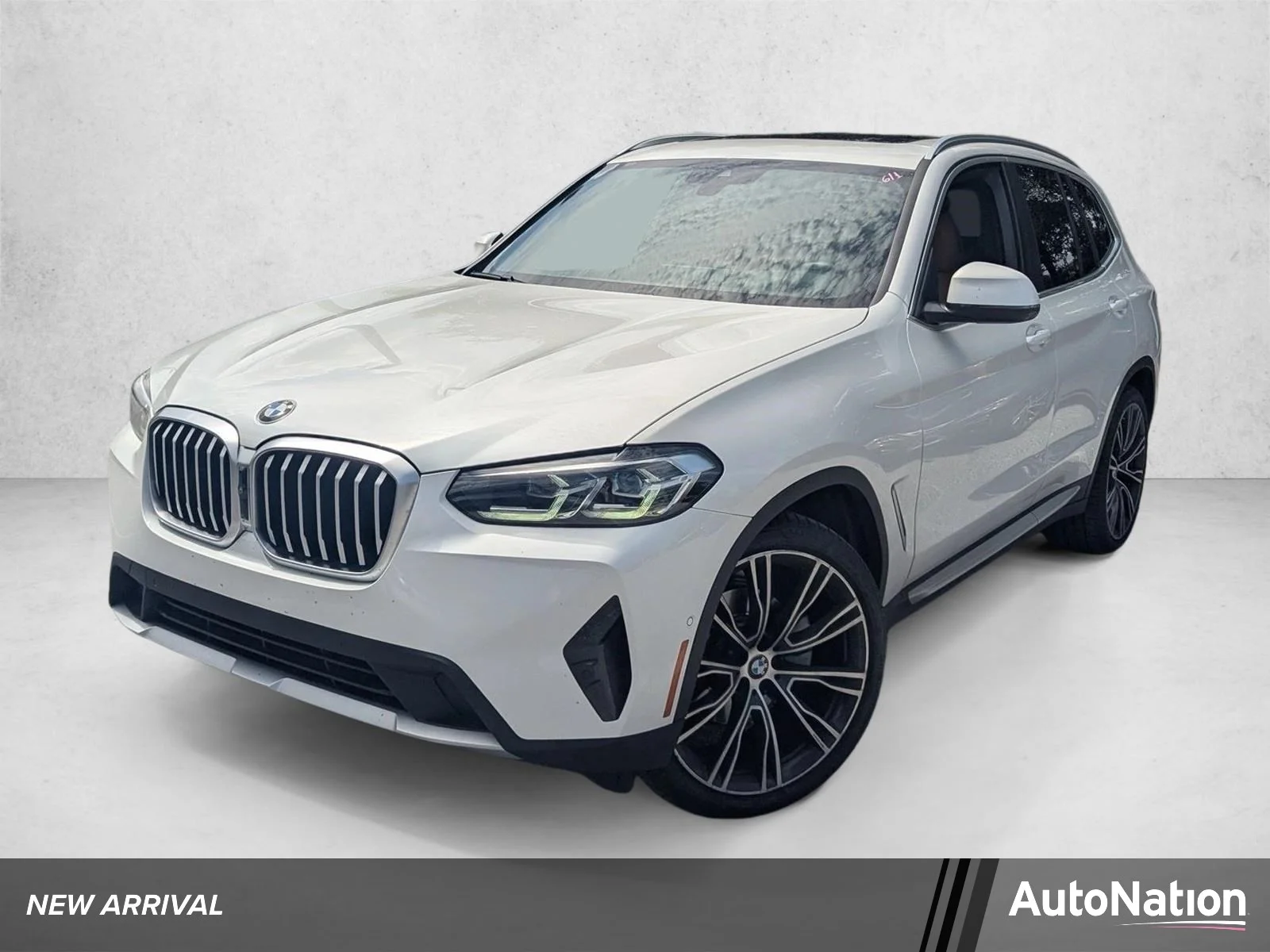 Used 2024 Mineral White Metallic BMW sDrive30i image 1