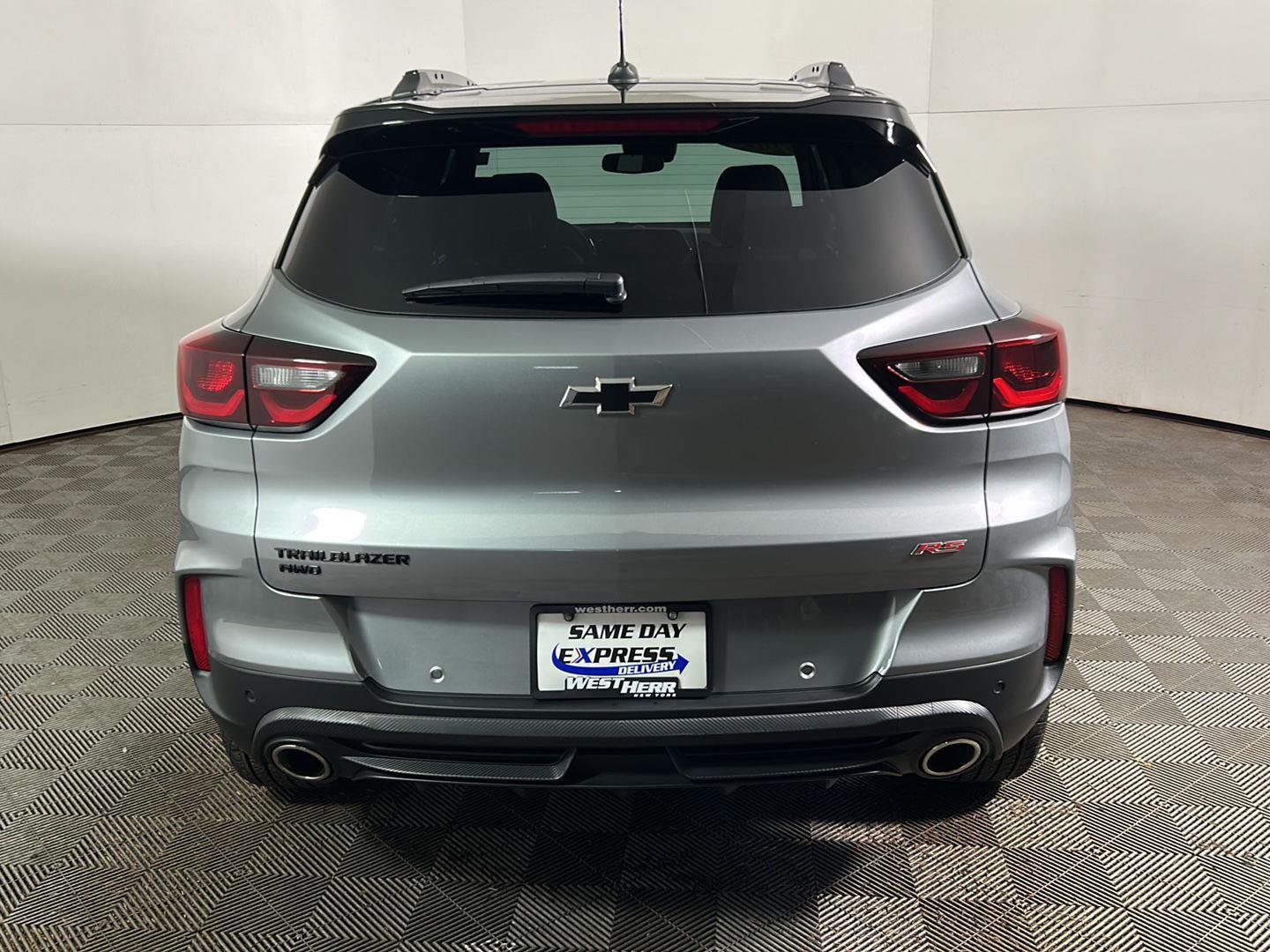 Used 2025 Sterling Gray Metallic Chevrolet RS image 6