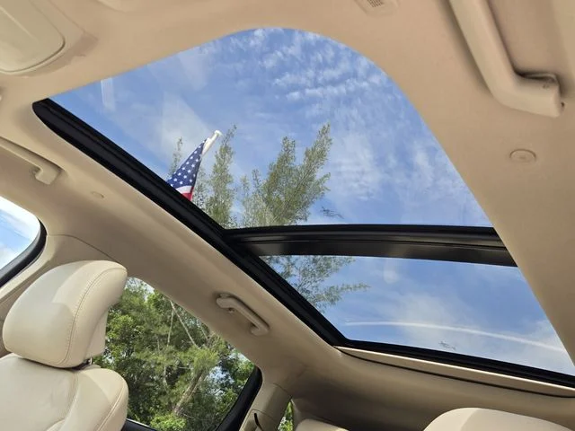 Used 2019 White Lincoln Reserve image 16