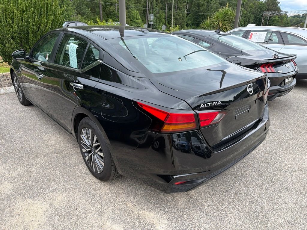 Used 2025 Black Nissan 2.5 SV image 3
