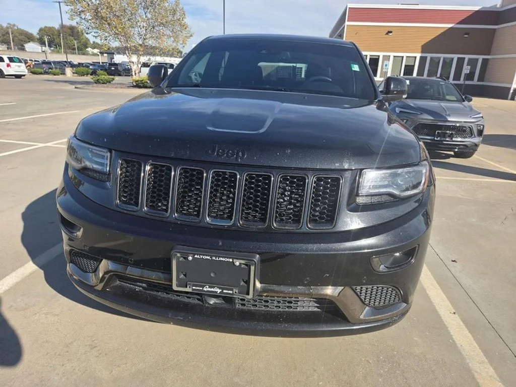 Used 2016 Brilliant Black Crystal Pearlcoat Jeep High Altitude image 3
