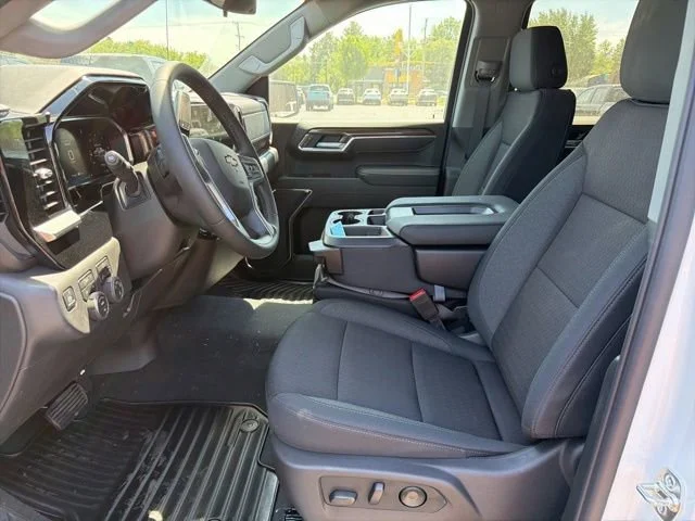 New 2026 Summit White Chevrolet LT (2FL) image 21