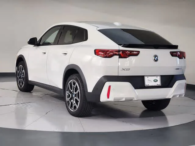 Used 2026 Alpine White BMW xDrive28i image 7