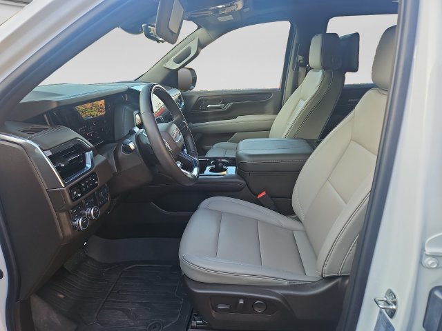 Used 2025 Summit White GMC Elevation image 10