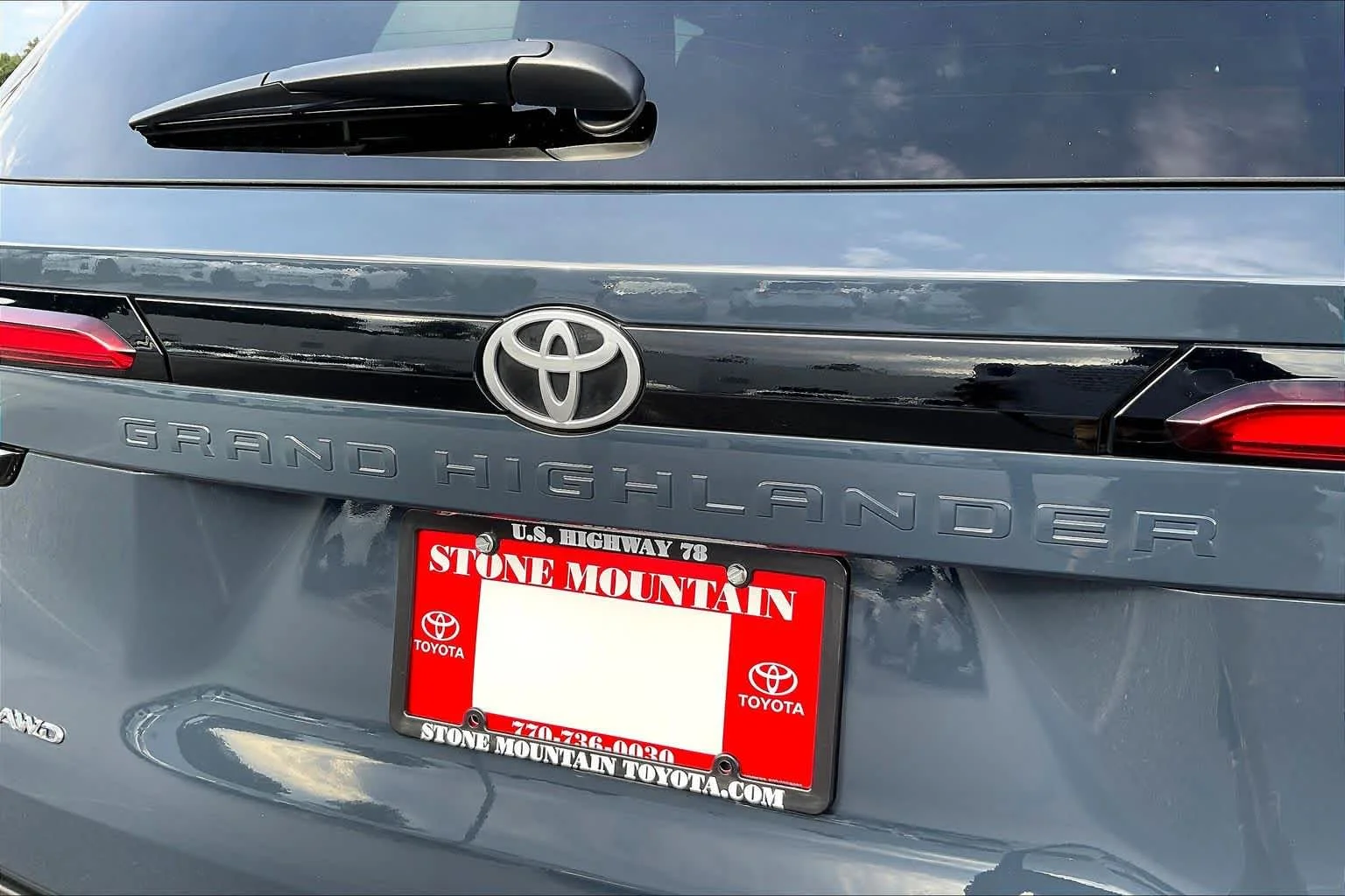 Used 2025 Storm Cloud Toyota Hybrid LE image 28