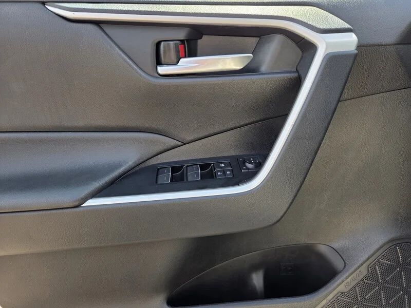 Used 2025 Ice TOYOTA XLE image 10