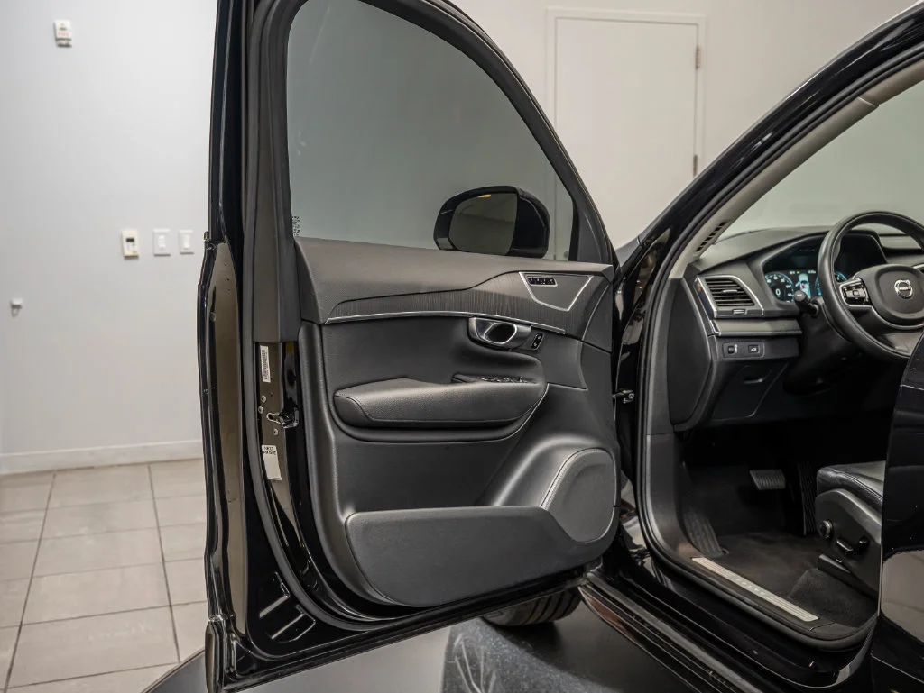 Used 2020 Onyx Black Metallic Volvo T6 Momentum image 28