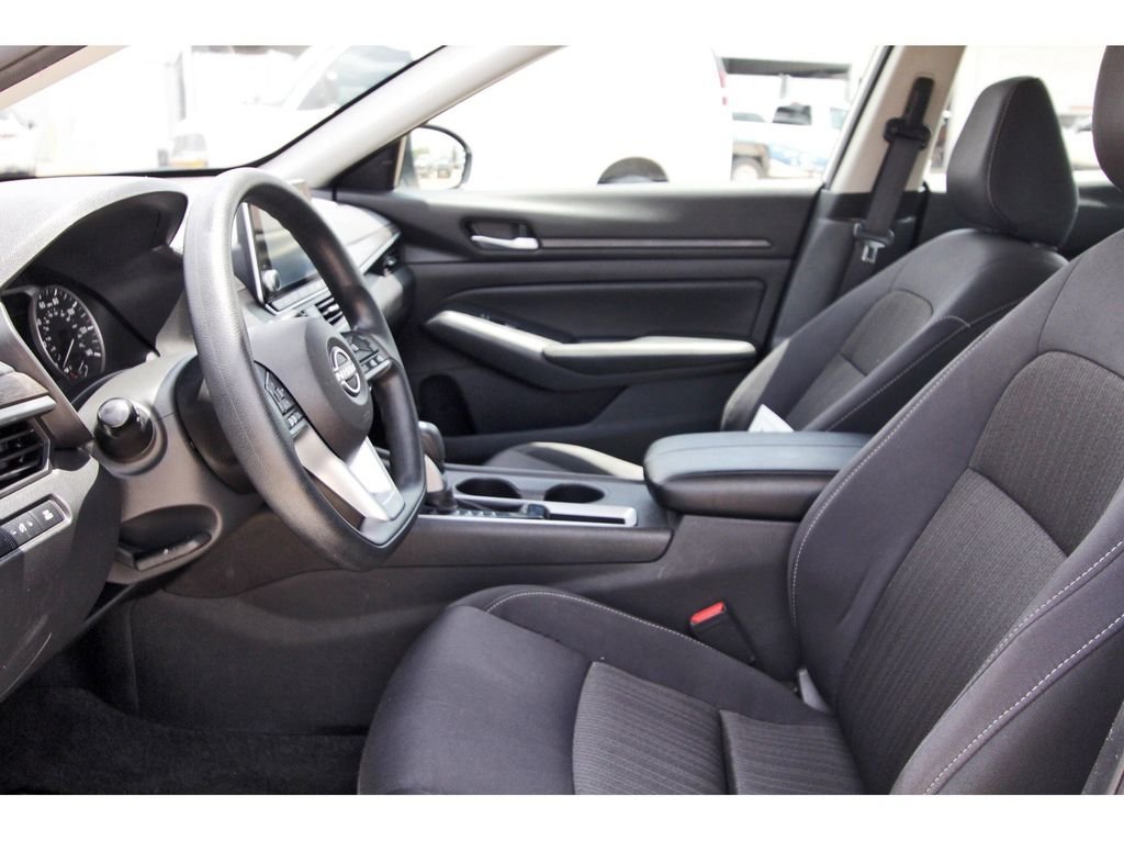 Used 2025 White Nissan 2.5 SV image 29