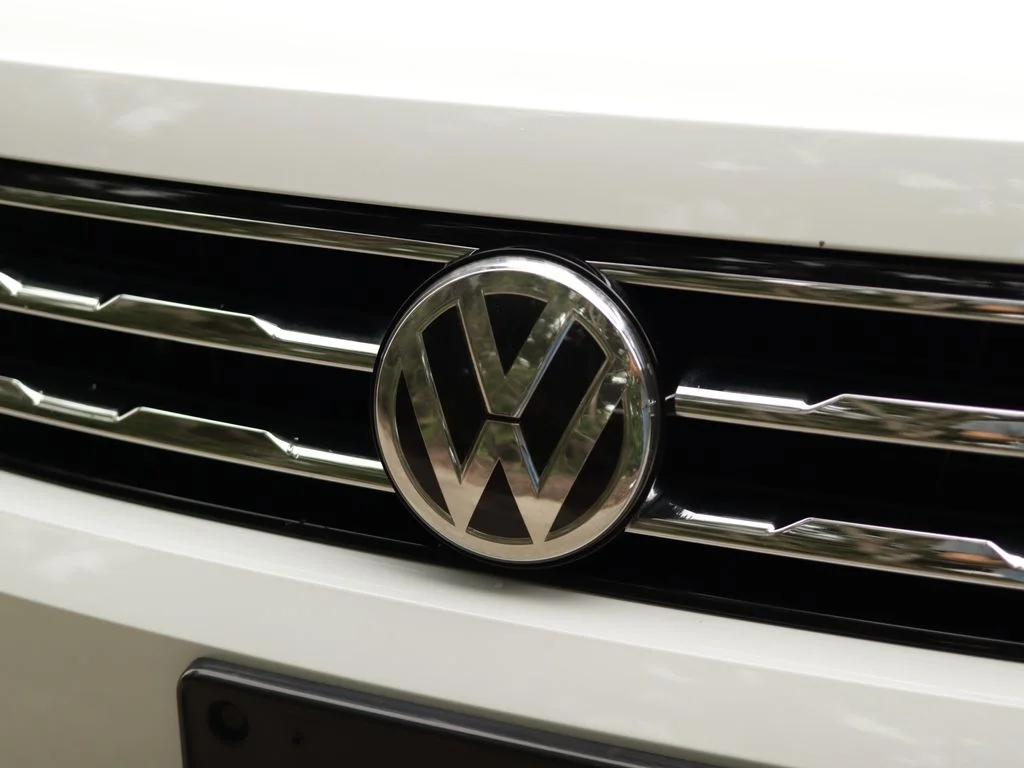Used 2021 White Volkswagen 2.0T SE image 32