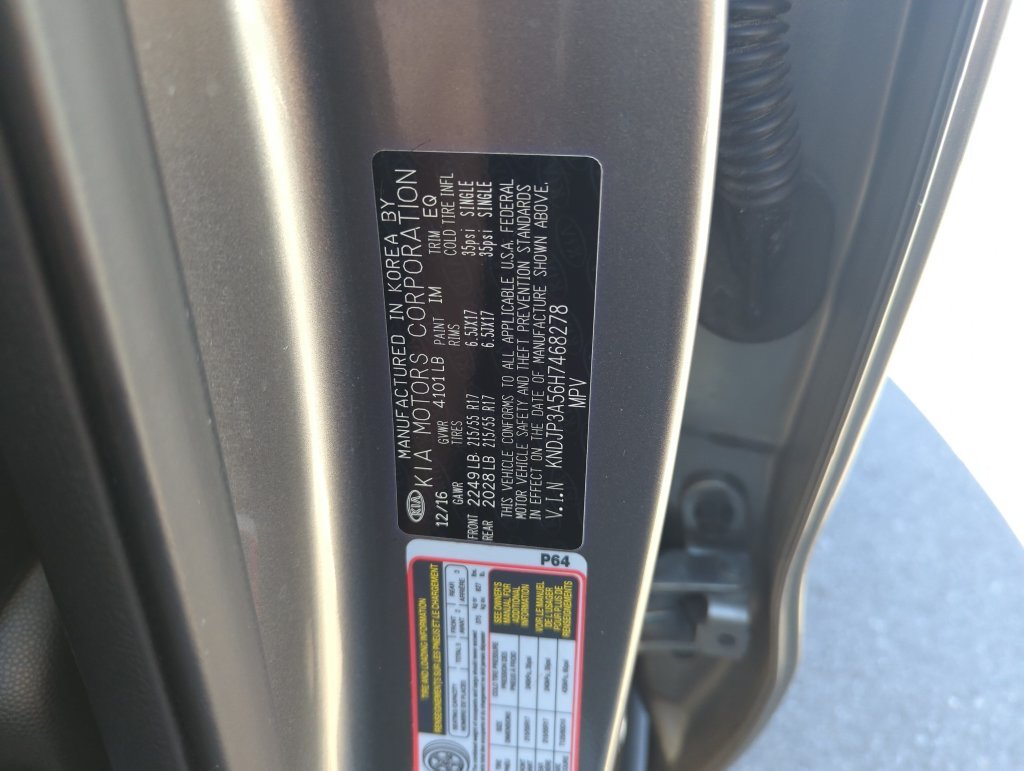 Used 2017 Gray Kia Plus image 38