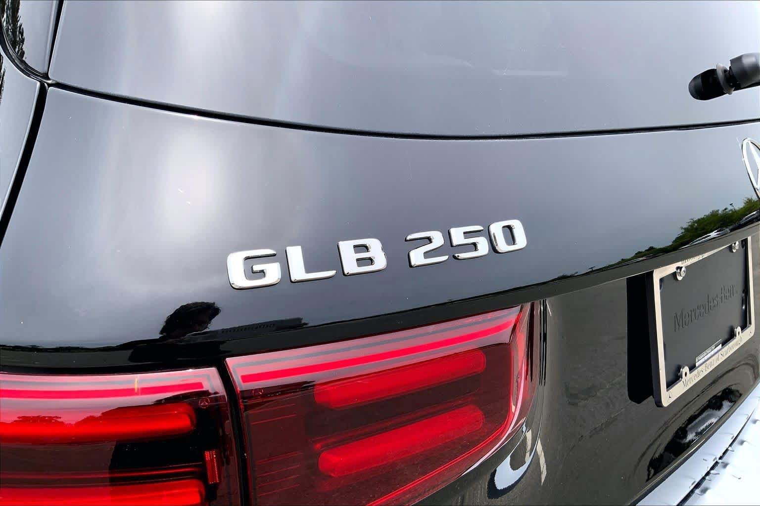 New 2026 Night Black Mercedes-Benz GLB 250 image 19