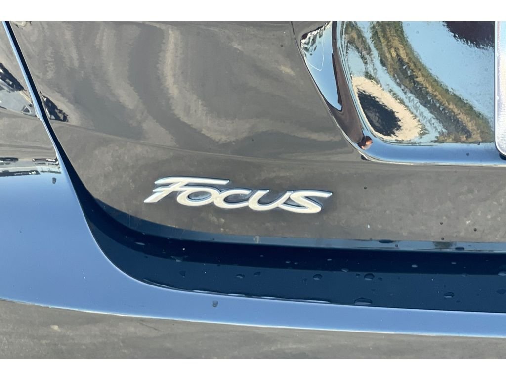 Used 2018 Shadow Black Ford SE image 18