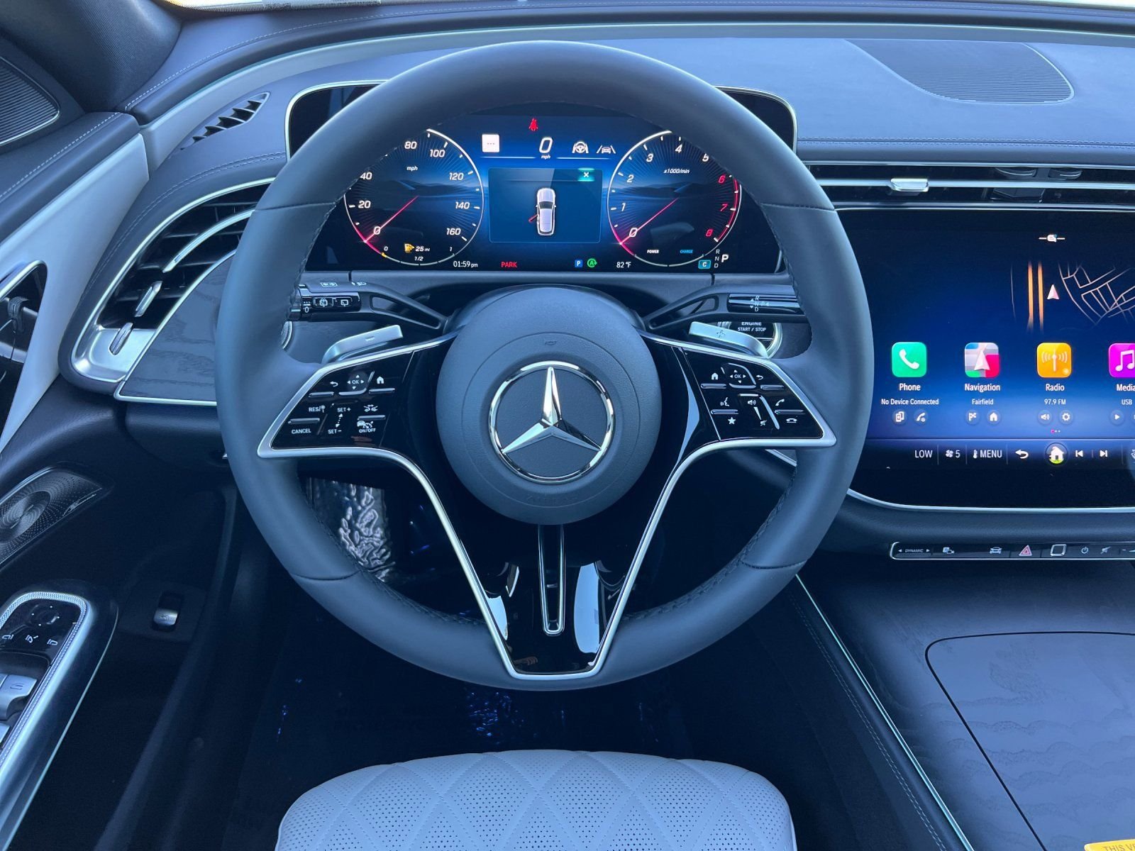 New 2026 MANUFAKTUR Moonlight White Metallic Mercedes-Benz E 450 image 16