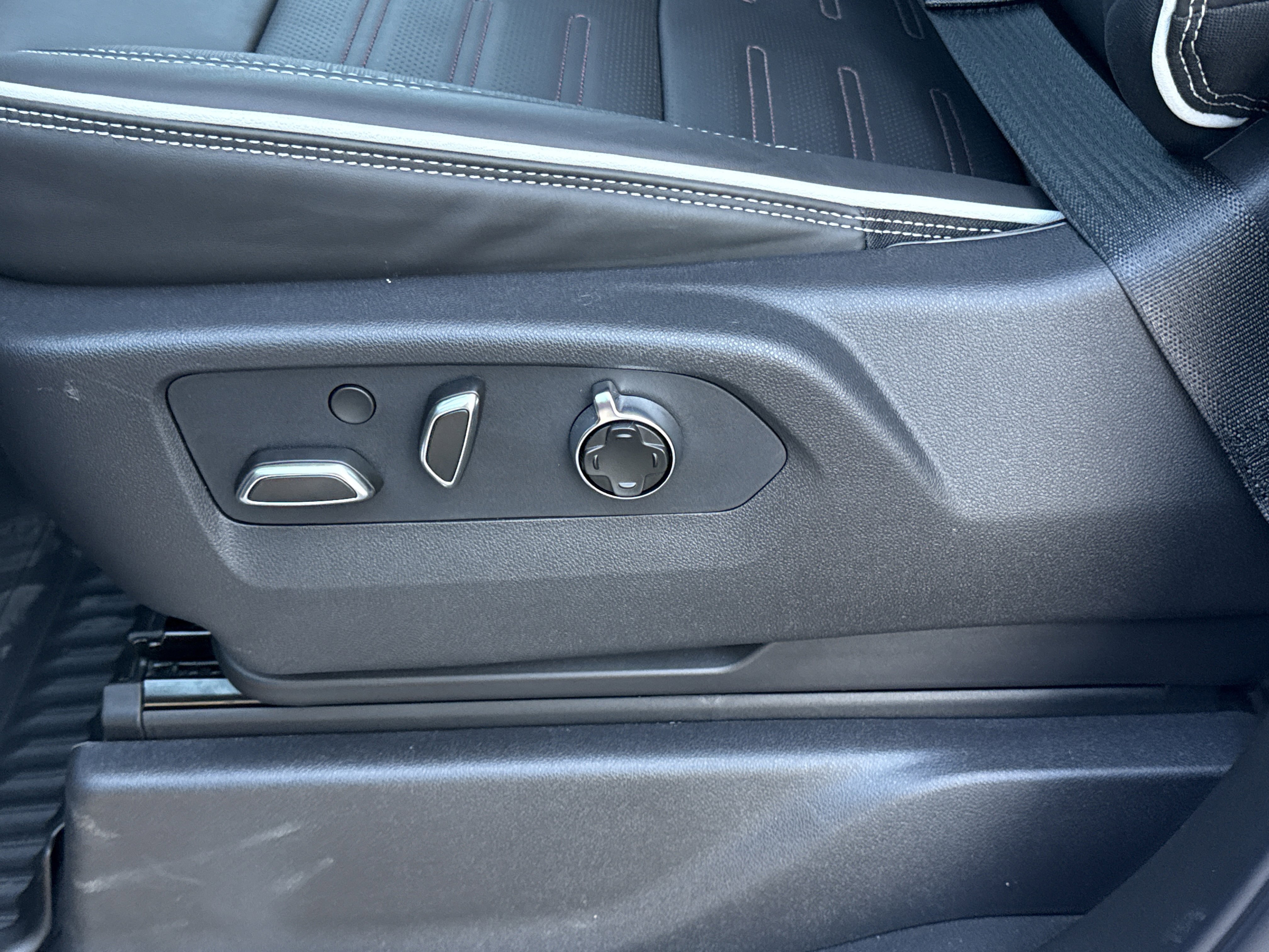 2026 GMC Sierra 1500 AT4X - Photo 19