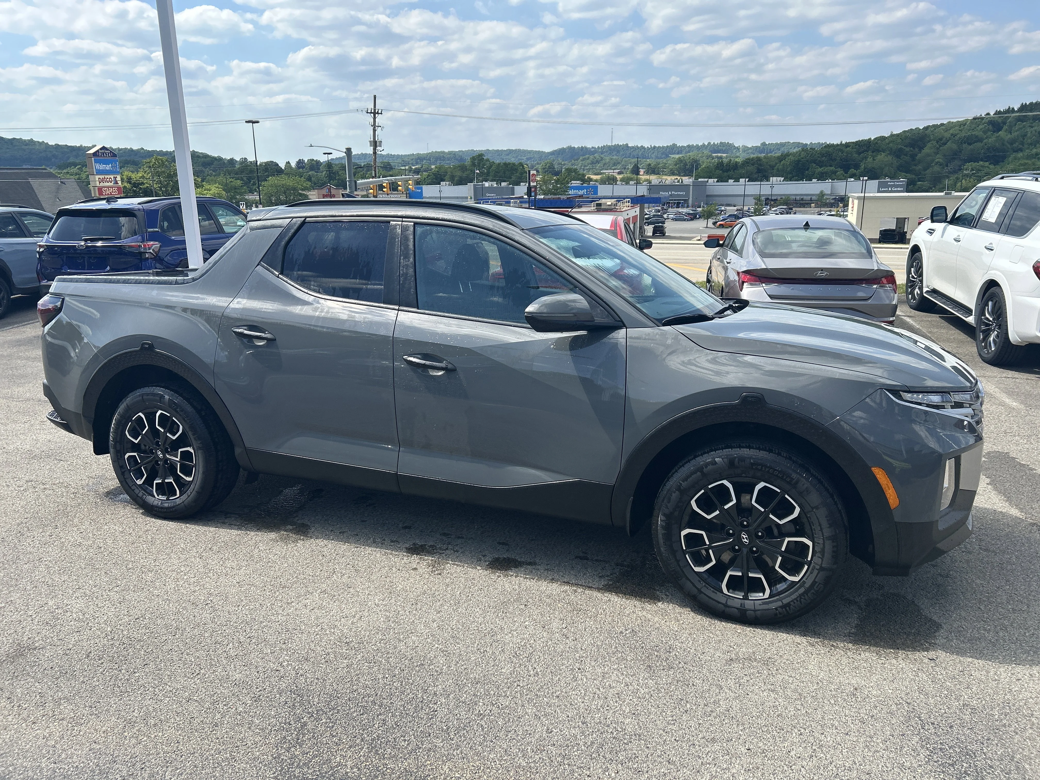 Used 2022 Hampton Gray Hyundai SEL image 2